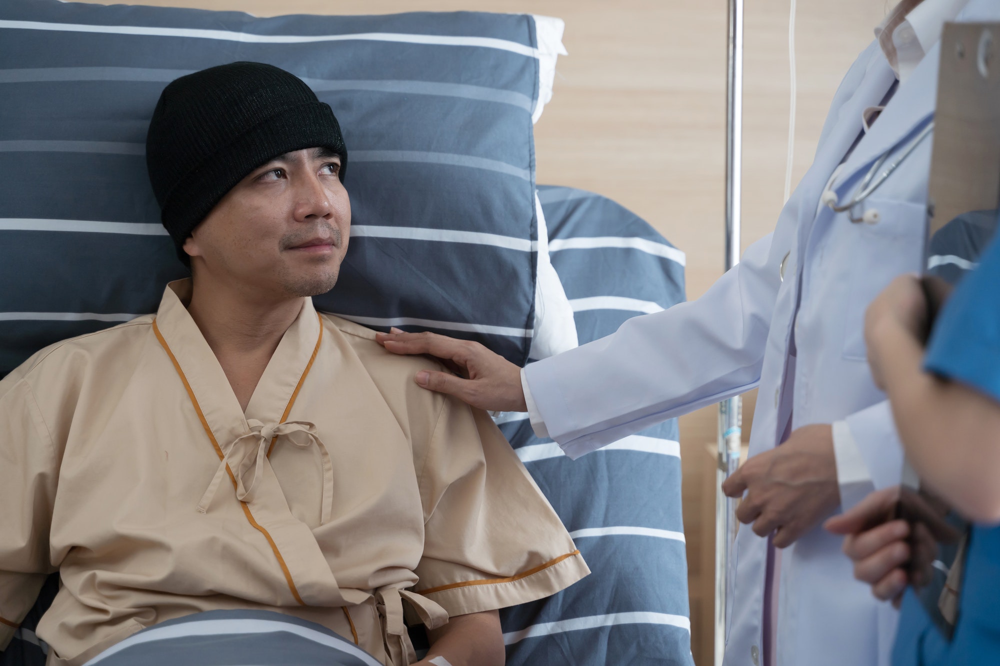 Asian man was treated for cancer chemotherapy with his wife encouraging.